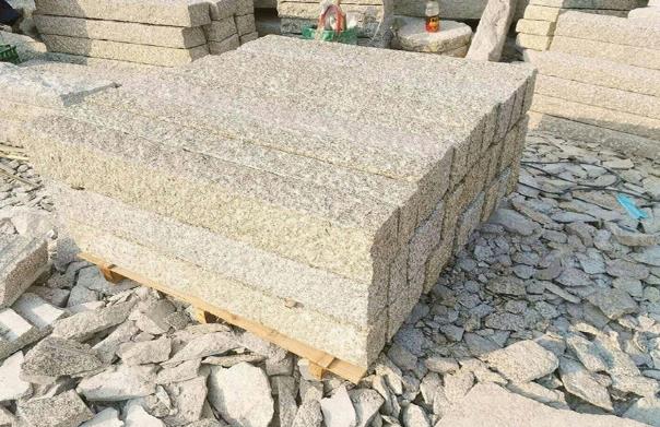 G682 Granite Kerbstone