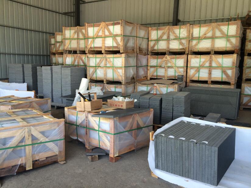 China Black Basalt Tiles Packing